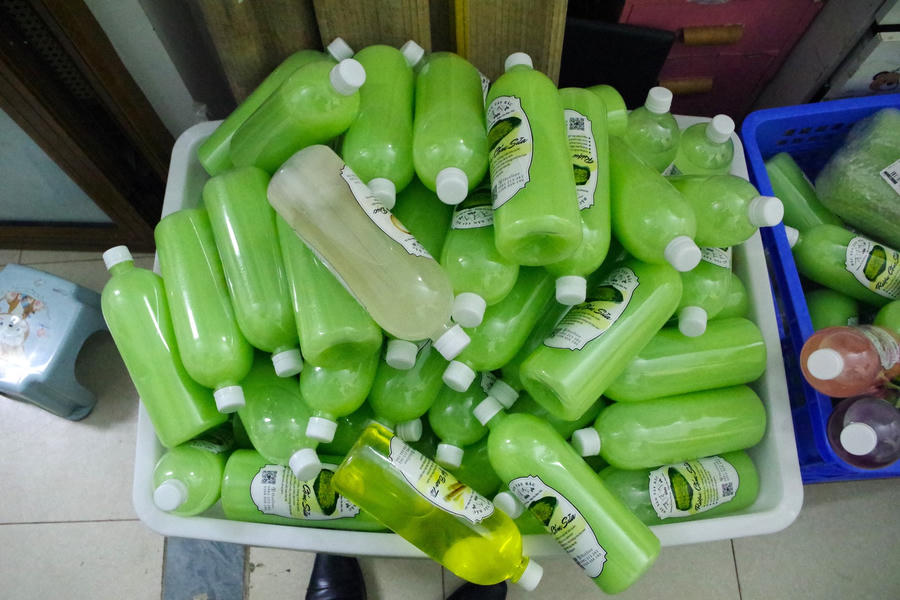 Số rượu không rõ nguồn gốc xuất xứ tại địa điểm kinh doanh của Vũ Thị Xuân Trà.