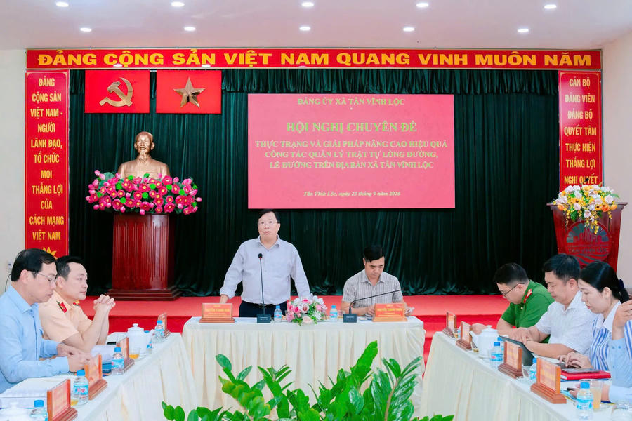 Ông Nguyễn Thanh Nhã, Thành ủy viên, Bí thư Đảng ủy, Chủ tịch HĐND xã Tân Vĩnh Lộc phát biểu tại Hội nghị.