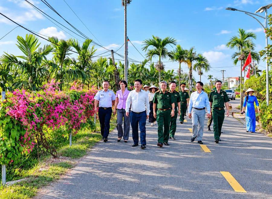 Con đường đến với những địa bàn rộng hơn của xã Quảng Tân, nơi cán bộ gần dân, sát cơ sở và cùng người dân vun đắp sức mạnh cộng đồng.