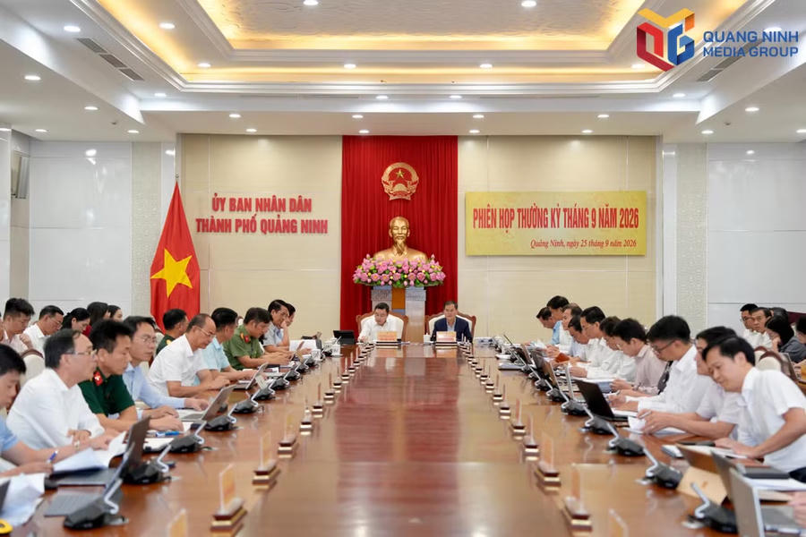 Quang cảnh phiên họp. (Ảnh: QMG).