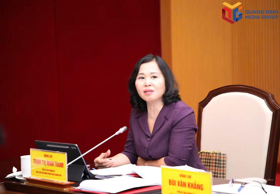 Bà Trịnh Thị Minh Thanh, Phó Bí thư Thành ủy, Chủ tịch HĐND thành phố, phát biểu tại hội nghị.Ảnh: Báo Quảng Ninh