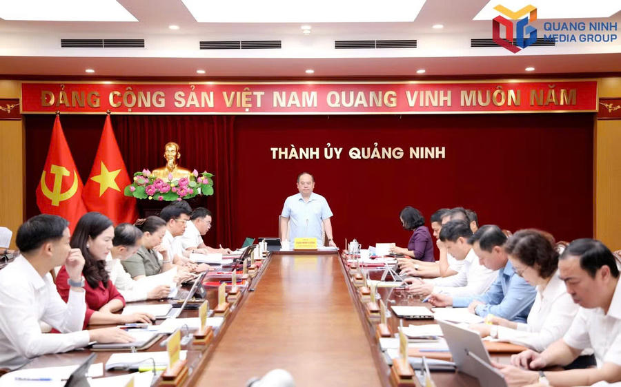 Ông Quản Minh Cường, Ủy viên Trung ương Đảng, Bí thư Thành ủy, Trưởng Đoàn ĐBQH thành phố, kết luận hội nghị.Ảnh: Báo Quảng Ninh