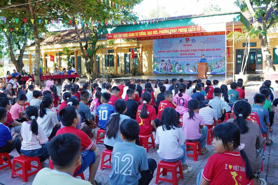 Gần 230 trẻ em xã Sơn Lâm được khám sức khỏe và sàng lọc chuyên sâu.