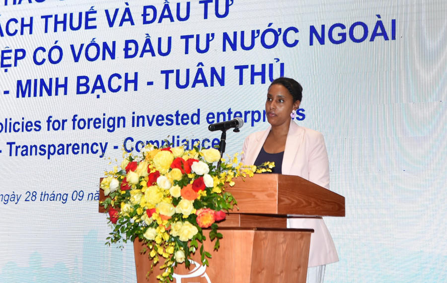 Bà Roux Eloïse, Đại diện phái đoàn Liên minh Châu Âu (EU) tại Việt Nam phát biểu. (Ảnh: mof.gov.vn)