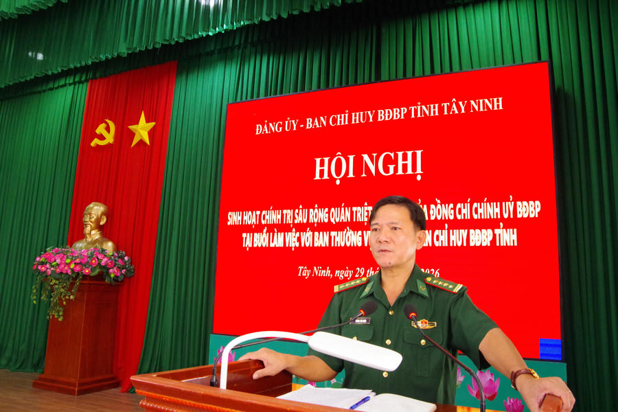 Đại tá Dương Văn Dược, Chính ủy BĐBP tỉnh Tây Ninh phát biểu kết luận Hội nghị (ảnh: Hải Bằng)
