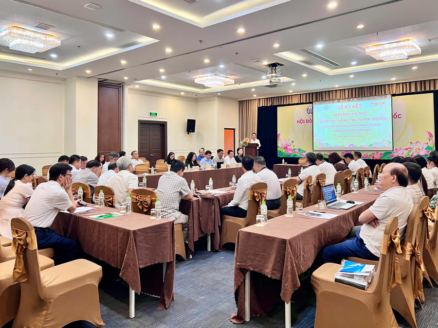Toàn cảnh Lễ ký kết Biên bản ghi nhớ về hợp tác thông tin, tuyên truyền giữa Báo Pháp luật Việt Nam và Hiệp hội Công chứng viên Việt Nam, diễn ra sáng 29/9/2026 tại Hà Nội.