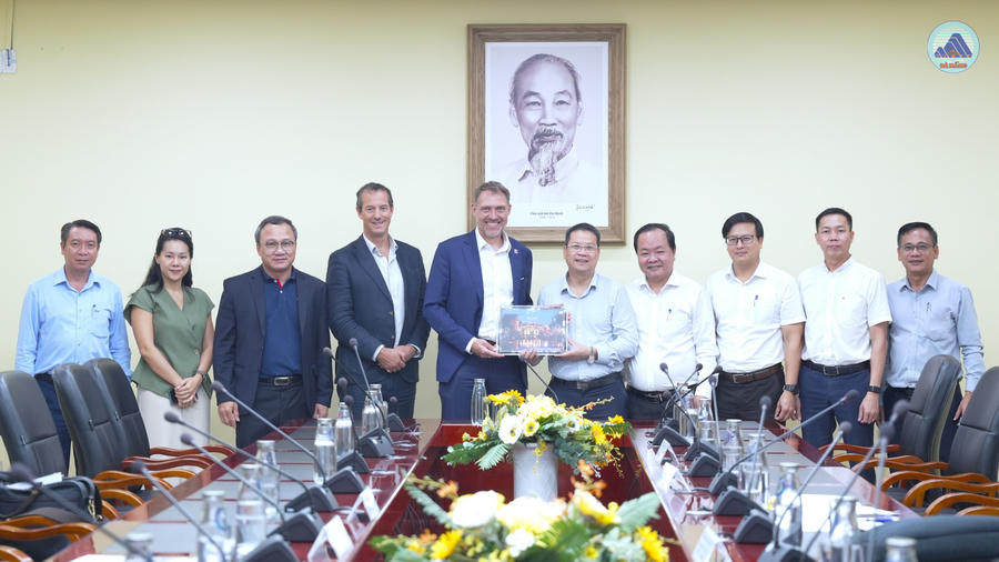 Buổi làm việc đánh dấu về cơ hội hợp tác, đầu tư trong lĩnh vực hàng không công nghệ cao và năng lượng sạch. (Ảnh: Cổng TTĐT TP Đà Nẵng)