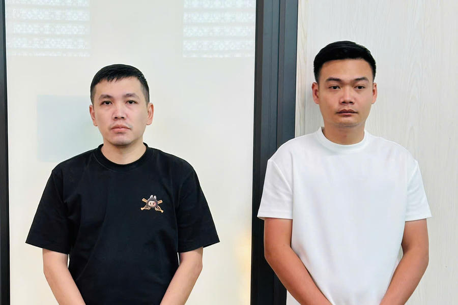 Đối tượng&nbsp;Võ Đại Trường Lâm (trái) và Lê Trọng Hải Anh tại cơ quan điều tra.