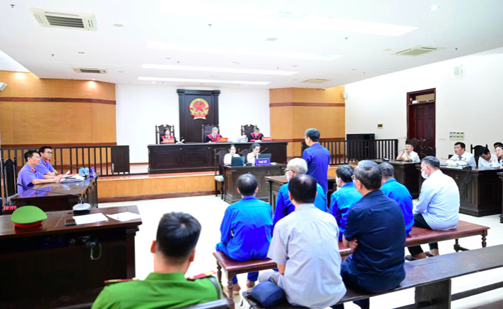 Các bị cáo trong phiên toà phúc thẩm. Ảnh: H.M