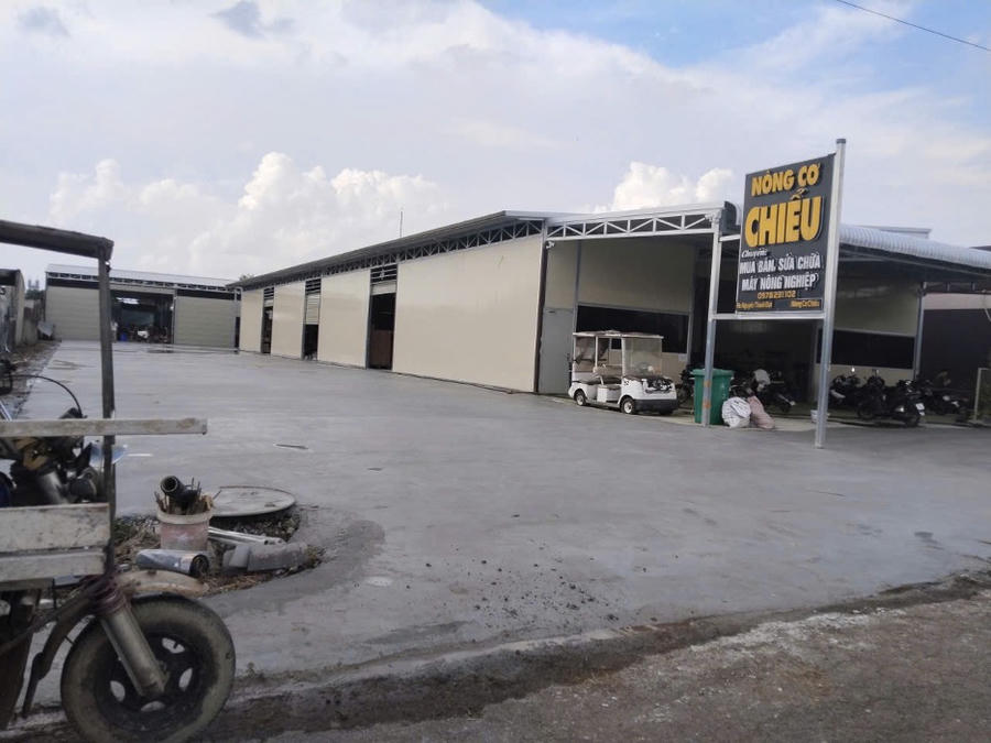 Nhà xưởng quy mô hàng nghìn mét vuông được xây dựng trên thửa đất số 172, 173 tờ bản đồ số 24, thuộc khu vực ấp Dốc Mơ 2, xã Thống Nhất.