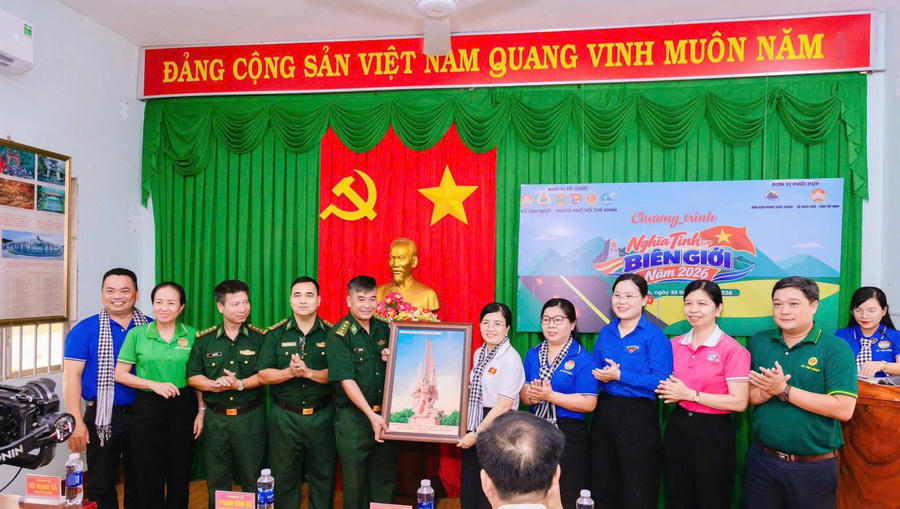 Chương trình gắn kết hậu phương với tuyến đầu biên giới