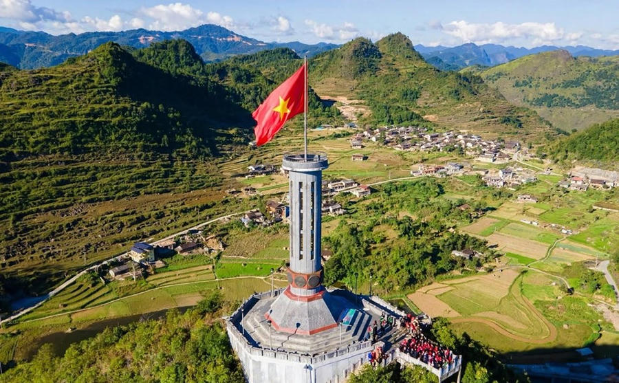 Khu di tích Cột cờ Quốc gia Lũng Cú miễn phí vé tham quan cho công dân Việt Nam từ đủ 60 tuổi trở lên trong hai ngày 1 và 2/10