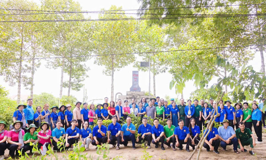 Chương trình gắn kết hậu phương với tuyến đầu biên giới