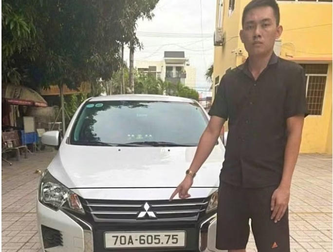 Đối tượng Nguyễn Tuấn Linh và tang vật vi phạm.