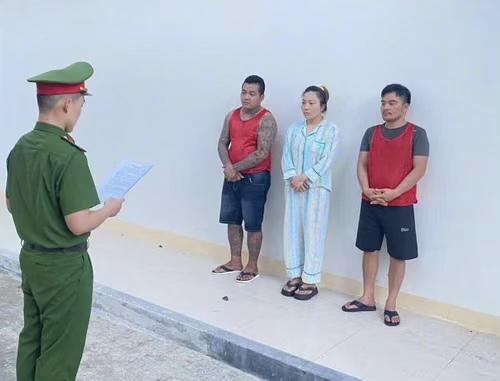 Đặng Quốc Vũ, Huỳnh Thị Phong và Nguyễn Văn Phu tại cơ quan điều tra.