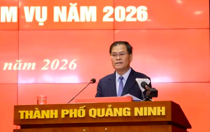 Ông Bùi Văn Khắng, Chủ tịch UBND TP Quảng Ninh phát biểu tại hội nghị.