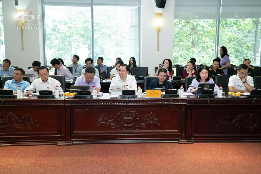 Các đại biểu tham dự phiên họp. Ảnh: quochoi.vn