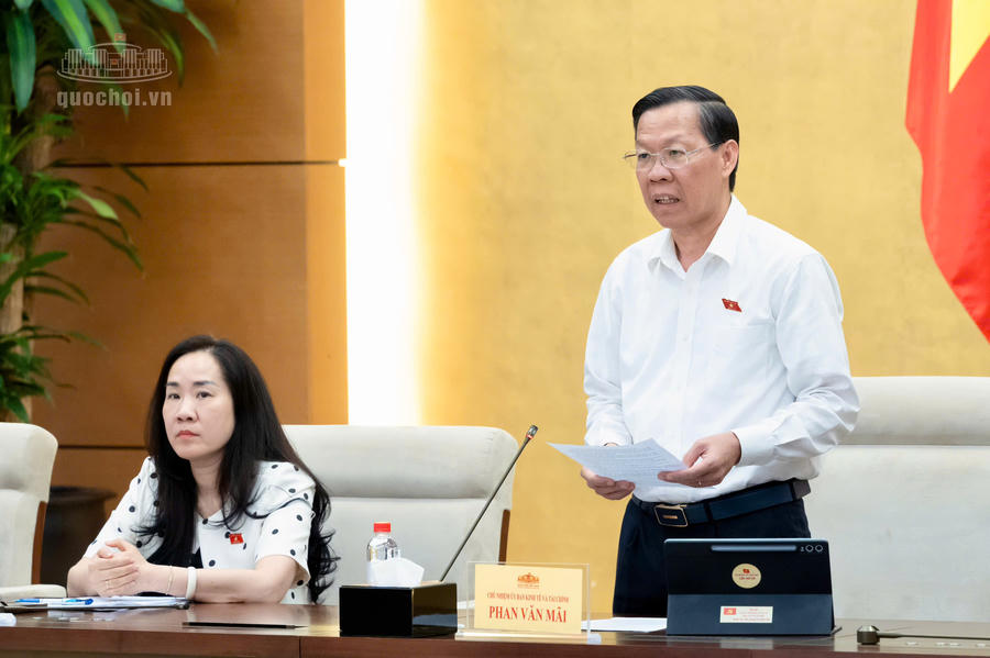 Chủ nhiệm Ủy ban Kinh tế và Tài chính Phan Văn Mãi phát biểu kết luận nội dung thảo luận. Ảnh: quochoi.vn