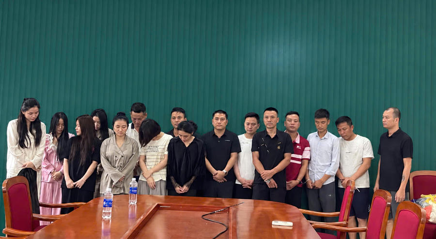 Các đối tượng dương tính với ma tuý tại quán Karaoke Bảo Châu.