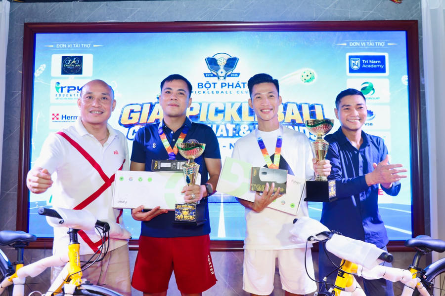 Duy Thái – Hòa Thiên Ân xuất sắc giành chức vô địch nội dung Series A Giải Pickleball Bột Phát & Friends (Ảnh BTC).