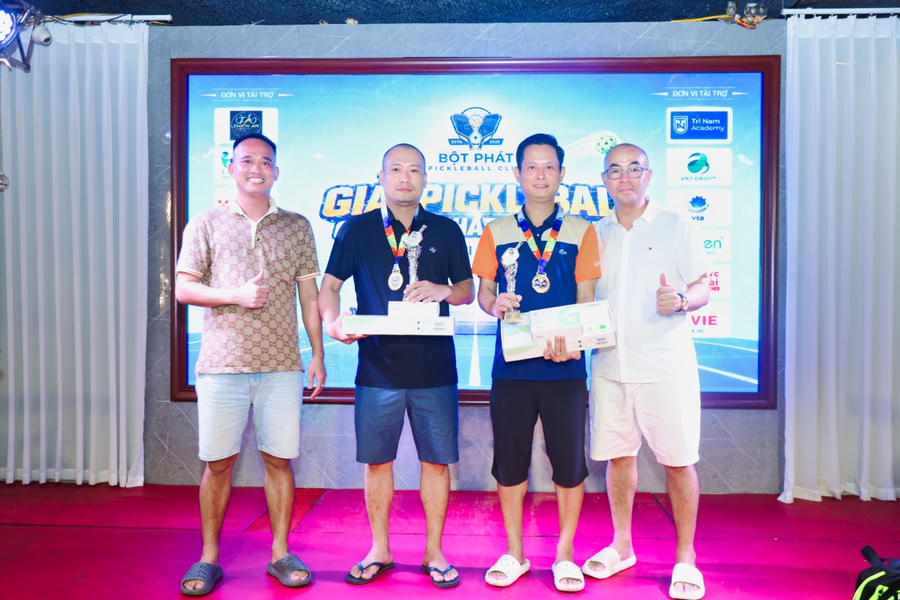 Tuấn BCA – Sỹ Nhân với màn trình diễn ấn tượng, giành ngôi Á quân nội dung Series B tại Giải Pickleball Bột Phát & Friends – Season 2 (Ảnh BTC).