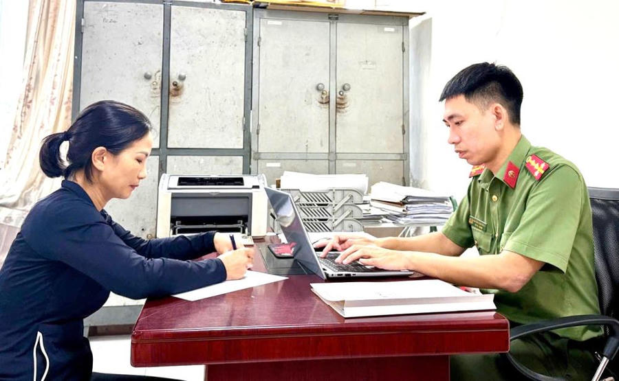Đối tượng Nguyễn Thị Hằng tại cơ quan ANĐT - Ảnh Công an Hà Tĩnh.