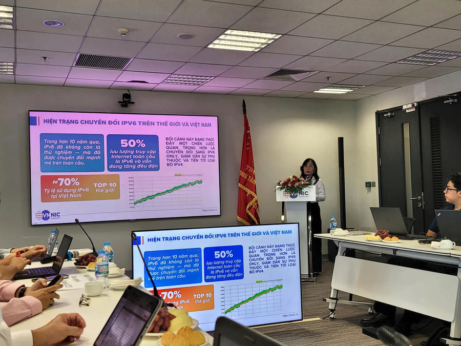 Đại diện Trung tâm Internet Việt Nam trình bày tại Hội nghị. (Ảnh: Phạm Duy)