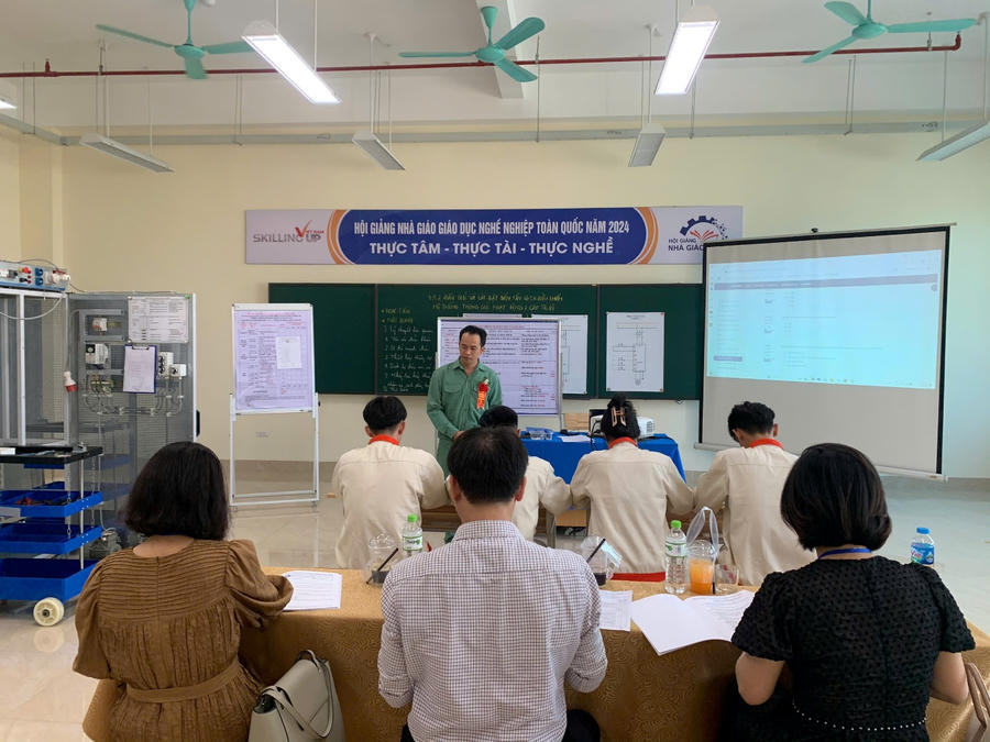 Bộ Giáo dục và Đào tạo đang dự thảo quy định mới, đề xuất bỏ Hội giảng nhà giáo nghề nghiệp cấp quốc gia, không áp đặt chỉ tiêu bắt buộc. (Ảnh minh họa: vcmi.edu.vn)