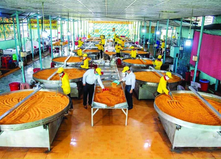 Máy sấy muối ớt ướt do ông Ba Bé tự nghiên cứu đã được chế tạo thành công, mở ra bước ngoặt quan trọng trong quá trình cải tiến sản xuất, nâng cao chất lượng và quy mô cung ứng thị trường.
