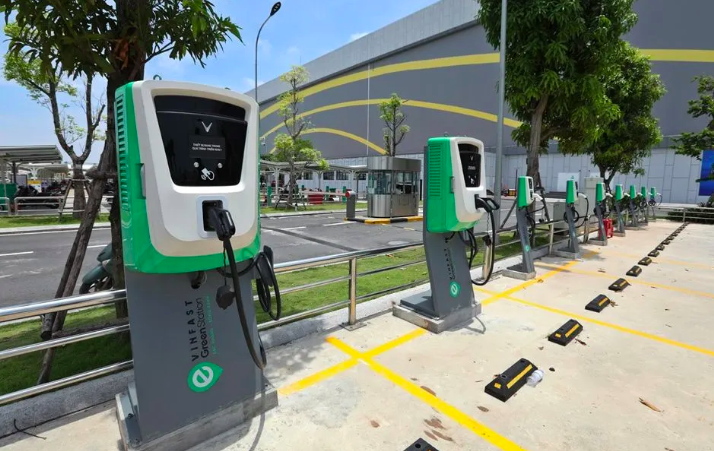 Bộ Công Thương vừa ban hành Thông tư kèm Quy chuẩn kỹ thuật quốc gia về trụ sạc, trạm sạc xe điện. Ảnh Báo Chính phủ Bộ Công Thương vừa ban hành Thông tư kèm Quy chuẩn kỹ thuật quốc gia về trụ sạc, trạm sạc xe điện. Ảnh Báo Chính phủ