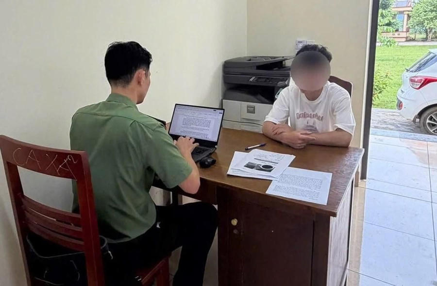 Công an triệu tập T.V.T. đến làm rõ hành vi vi phạm
.