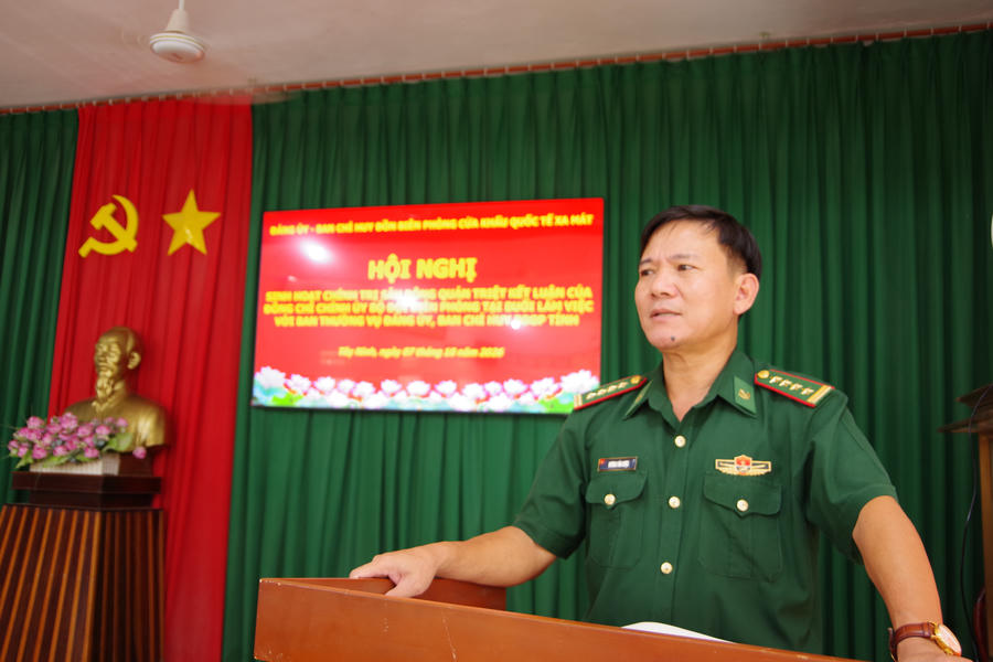 Đại tá Dương Văn Dược, Chính ủy Ban Chỉ huy BĐBP tỉnh Tây Ninh phát biểu chỉ đạo Hội nghị