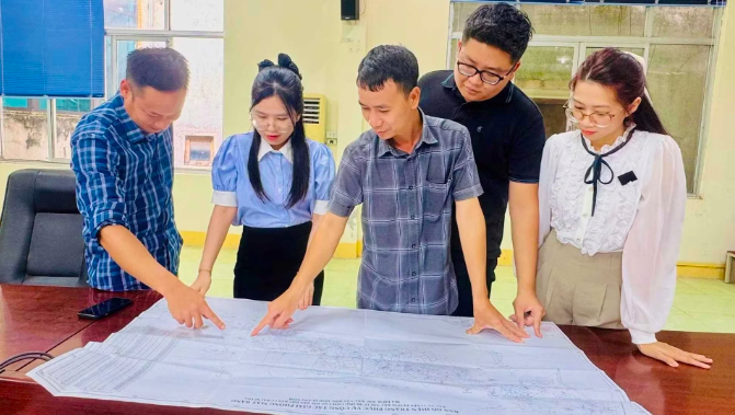Công tác rà soát giải phóng mặt bằng ở Vân Đồn. Ảnh: Quang Ninh Media
Công tác rà soát giải phóng mặt bằng ở Vân Đồn. Ảnh: Quang Ninh Media