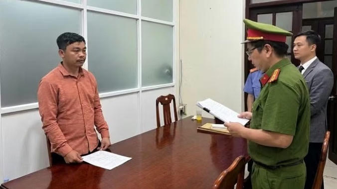 Tài xế lên mạng bán xe tải của ông chủ để trả nợ cờ bạc.