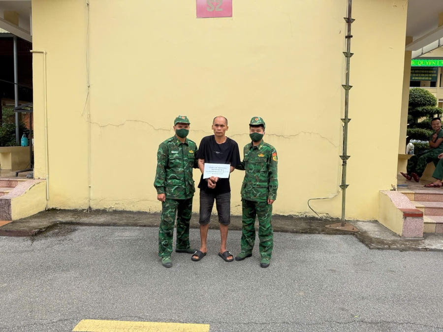 Lực lượng Biên phòng cửa khẩu Hoành Mô phát hiện Nguyễn Bá Nga, đối tượng bị Công an tỉnh Lạng Sơn truy nã từ năm 2016.