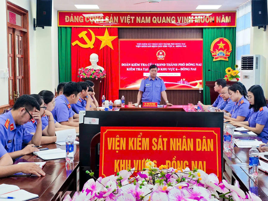 Lãnh đạo VKSND thành phố Đồng Nai kiểm tra toàn diện công tác năm 2026 tại VKSND khu vực 6.
