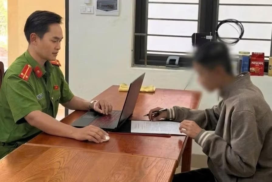 N.V.V. tại Công an xã Đồng Văn. Ảnh CAX Đồng Văn.