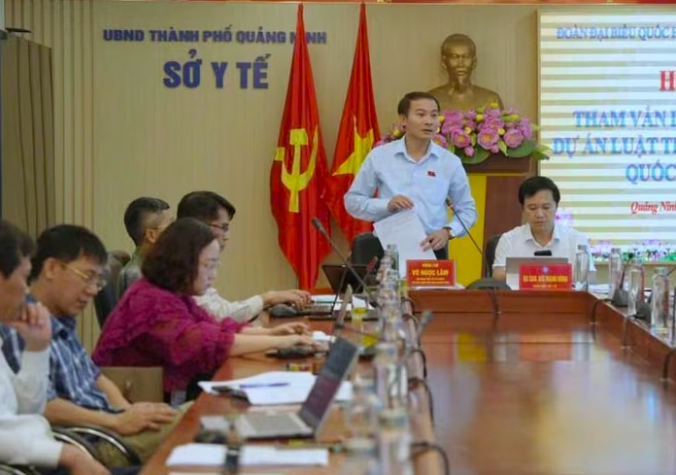 Lãnh đạo Sở Y tế phát biểu tại hội nghị. Ảnh CTTĐT TP Quảng Ninh