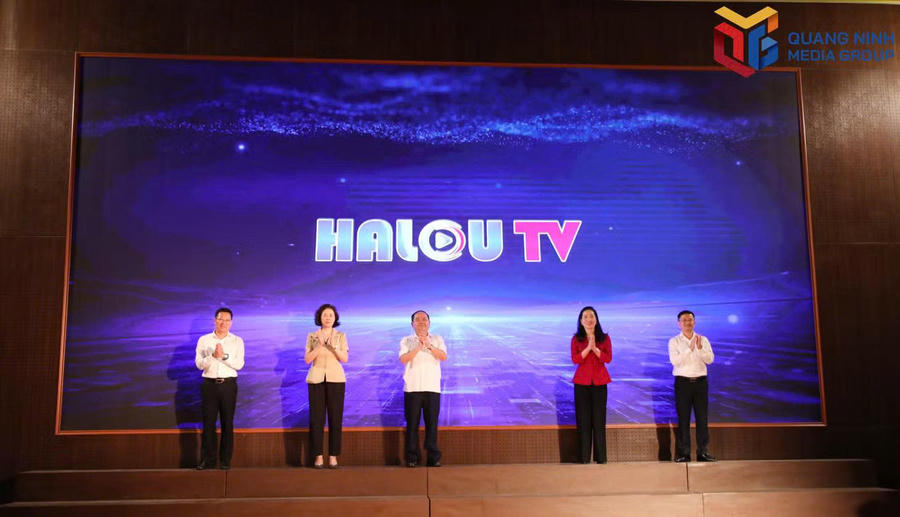 Ông Quản Minh Cường cùng các đại biểu bấm nút ra mắt Halou TV.Ảnh: Báo Quảng Ninh