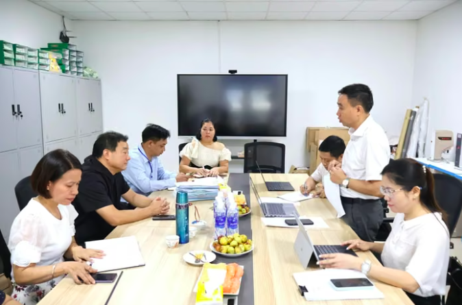 Đoàn kiểm tra làm việc tại Công ty TNHH thực nghiệp Chính Vĩnh Hải Phòng, phường Nam Đồ Sơn. 