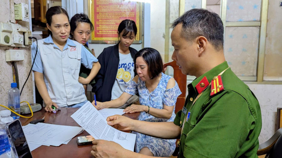 Công an phường Vĩnh Phúc kịp thời hỗ trợ 02 cháu đi lạc trở về với gia đình