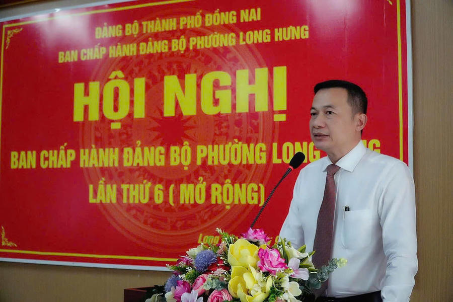Các đại biểu phát biểu tại hội nghị.