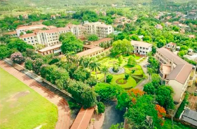 Chuyển giao nguyên trạng Trường Cao đẳng Nông Lâm Đông Bắc từ Bộ Nông nghiệp và Môi trường về Ủy ban nhân dân thành phố Quảng Ninh quản lý. Ảnh Chinhphu.vn