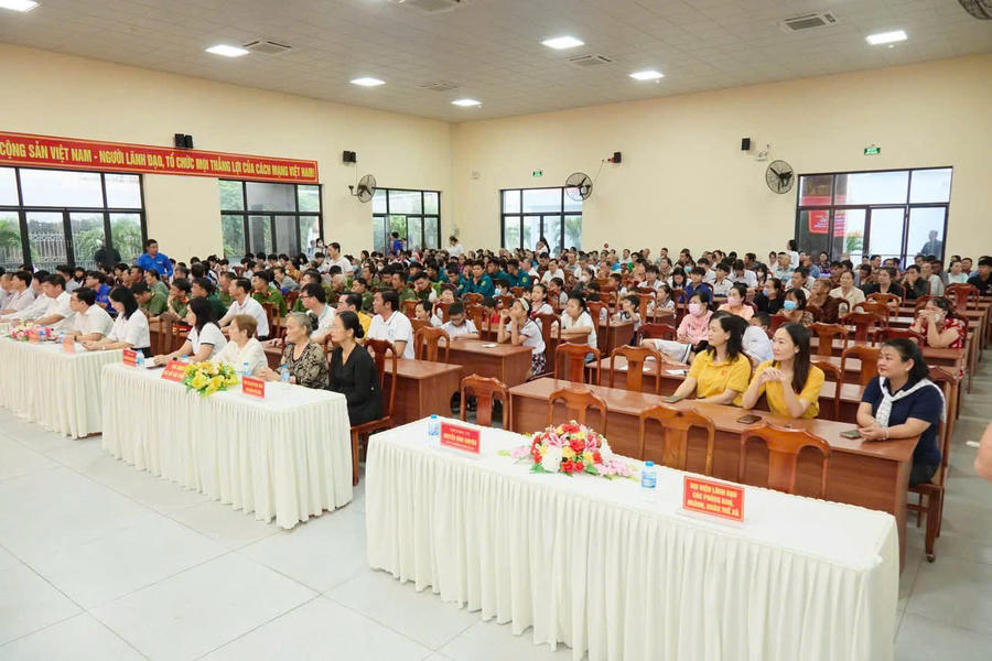 Toàn cảnh hội nghị.