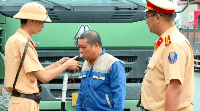 9 tháng đầu năm, CSGT Quảng Ninh tước hơn 1.200 giấy phép lái xe. Ảnh Công an Quảng Ninh