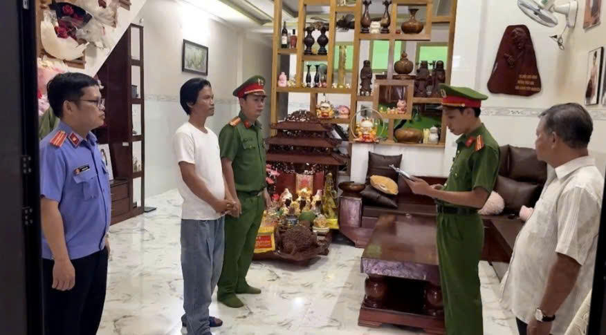Khởi tố vợ chồng chủ kênh “Già làng Tây Nguyên” vì xâm phạm quyền sở hữu công nghiệp. Ảnh: Công an tỉnh Quảng Ngãi