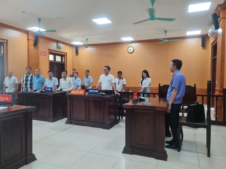 Toàn cảnh phiên tòa.