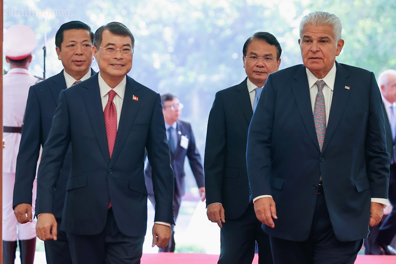 Ngày 7/10, tại trụ sở Chính phủ, Thủ tướng Chính phủ Lê Minh Hưng đã hội kiến Tổng thống nước Cộng hòa Panama José Raúl Mulino Quintero nhân dịp thăm chính thức Việt Nam từ ngày 5-8/10 - Ảnh: chinhphu.vn/Nhật Bắc