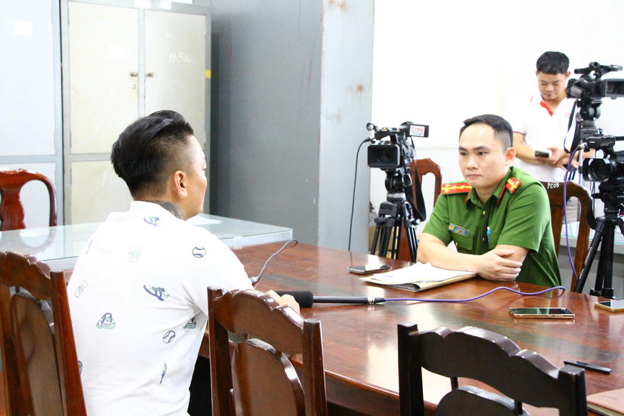 Cơ quan công an lấy lời khai của các đối tượng liên quan.