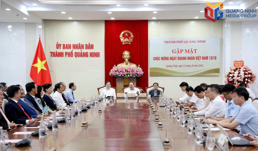 Ông Quản Minh Cường, Ủy viên Trung ương Đảng, Bí thư Thành ủy, Trưởng Đoàn ĐBQH thành phố, trao đổi với Ban Chấp hành Hiệp hội Doanh nghiệp thành phố.Ảnh: Báo Quảng Ninh Ông Quản Minh Cường, Ủy viên Trung ương Đảng, Bí thư Thành ủy, Trưởng Đoàn ĐBQH thành phố, trao đổi với Ban Chấp hành Hiệp hội Doanh nghiệp thành phố.Ảnh: Báo Quảng Ninh